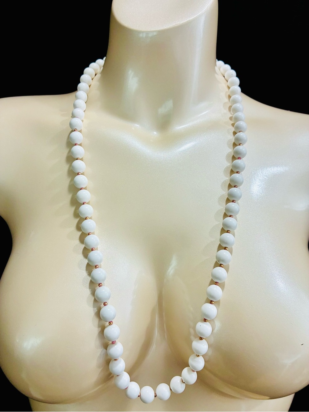 VTG Timeless Elegant White Bead Long Necklace for Women Retro Granny Chic
